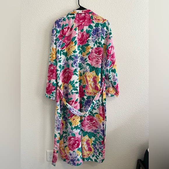 Vintage Pink Floral Victoria Secrets Robe w/ tie  -size Small - Picture 8 of 9